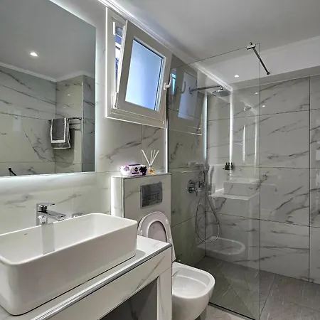 Margaret House * Закинтос